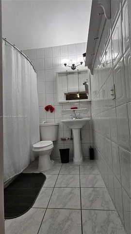 $3,995 | 4201 Southwest 60th Place, Unit 2, South Miami, FL 33155