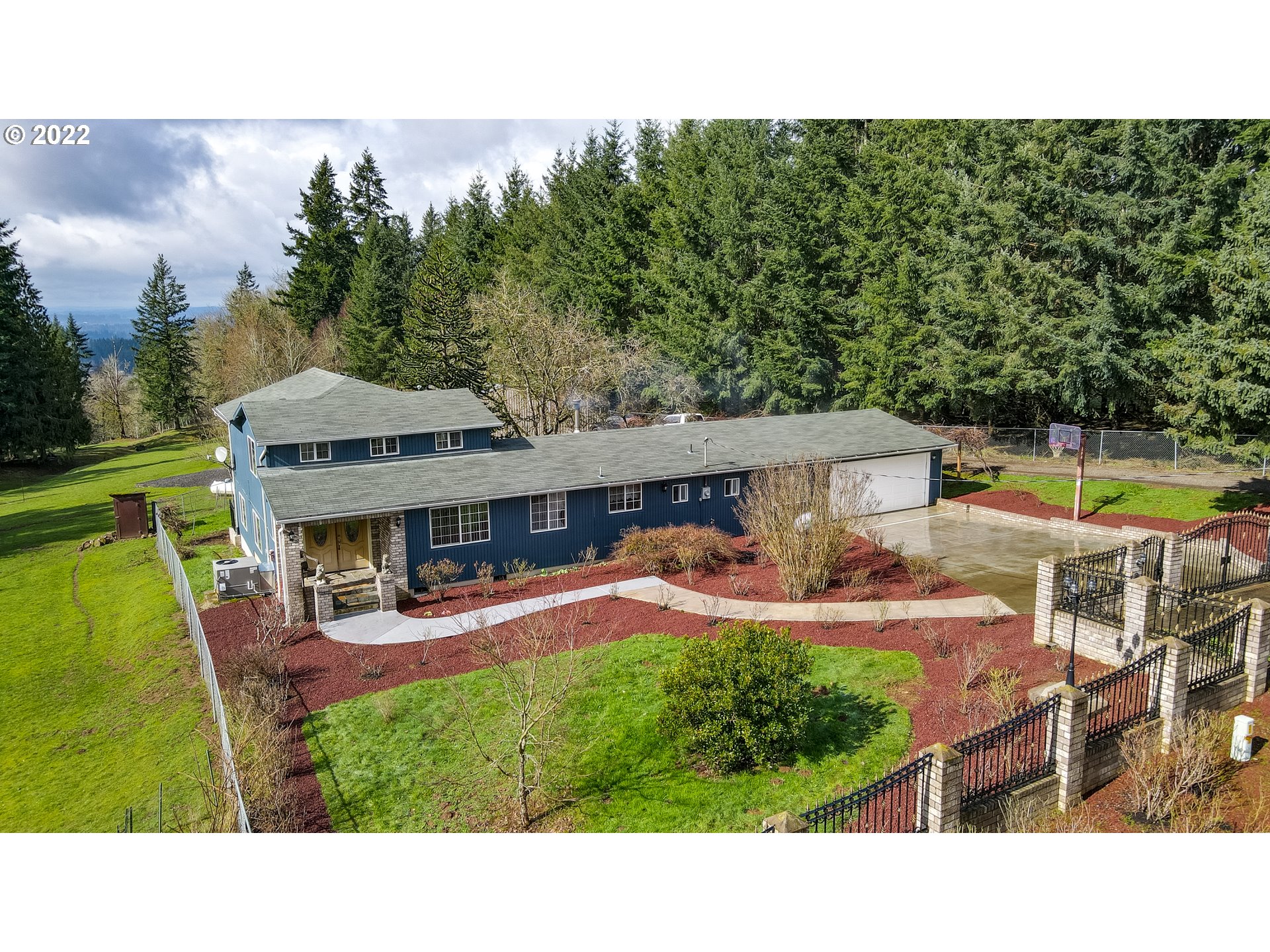 24259 Southeast Howlett Road Eagle Creek, OR 97022 - Photo 2 of 32 Gallery Image 2