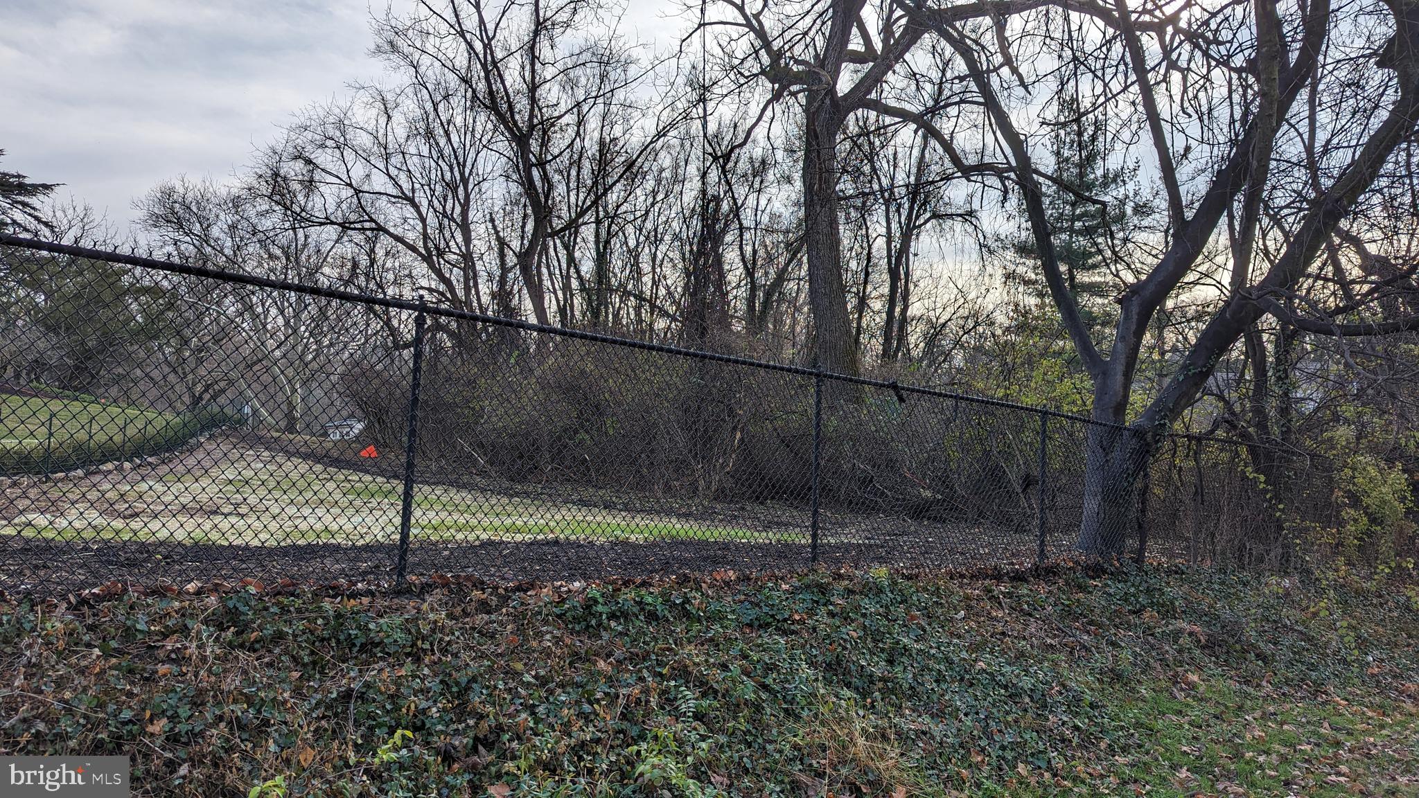 180 East Hillcrest Ave  