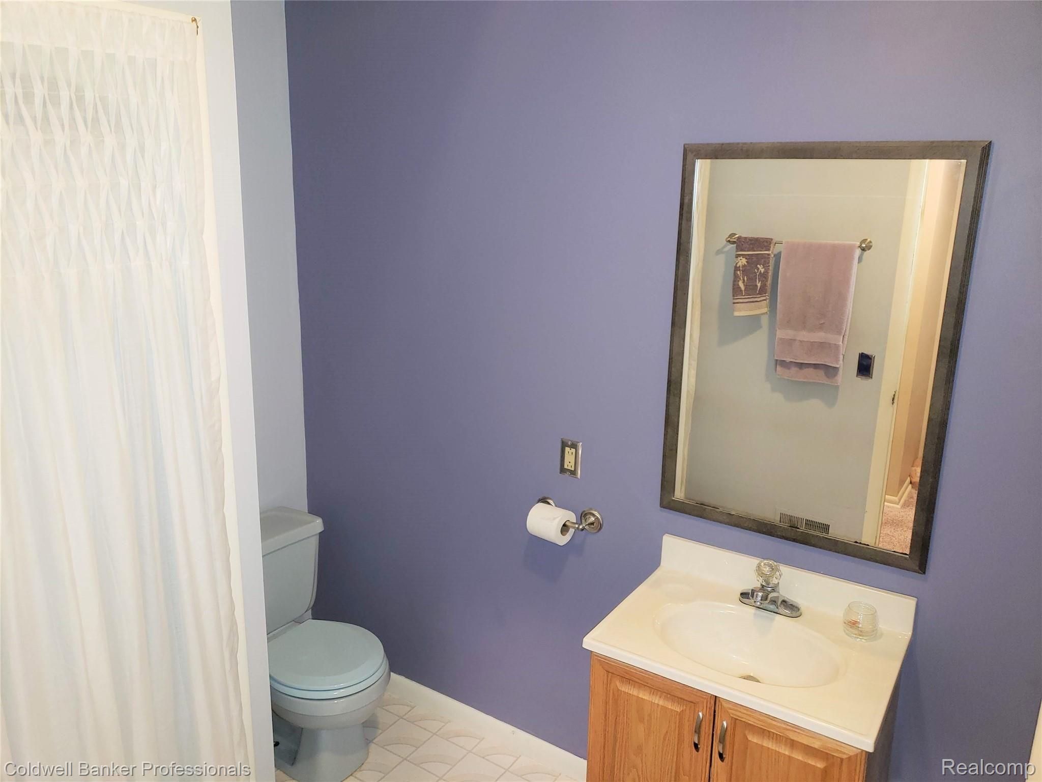 2040 Hasler Lake Road Lapeer, MI 48446 - Photo 28 of 38 Full Bath #2