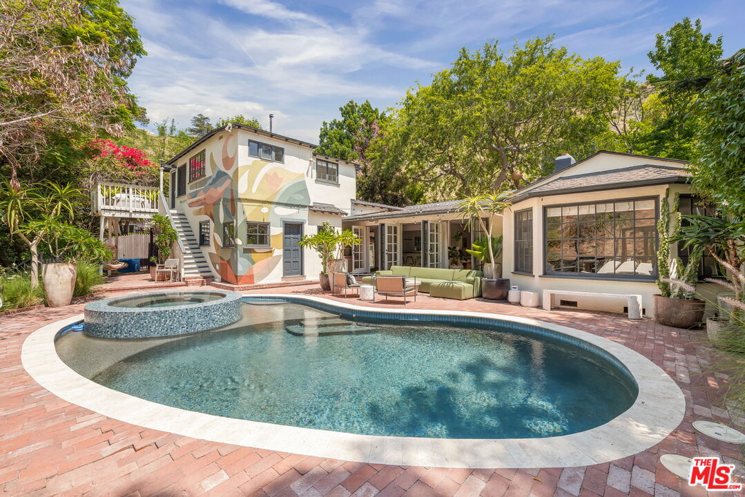 2015 Nichols Canyon Road Los Angeles, CA 90046 - Photo 21 of 27 a view of a house with swimming pool and sitting area
