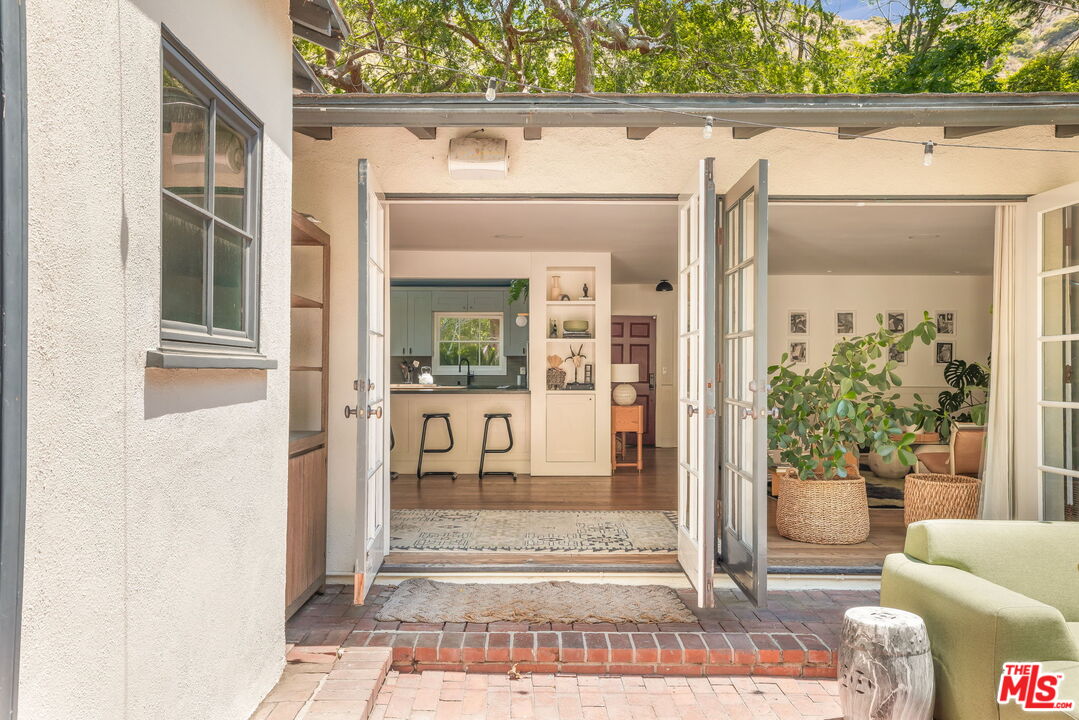 2015 Nichols Canyon Road Los Angeles, CA 90046 - Photo 22 of 27