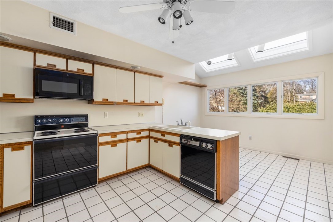 4496 Post Road, Unit 3 Warwick, RI 02818 - Photo 12 of 44 Sun Drenched Kitchen