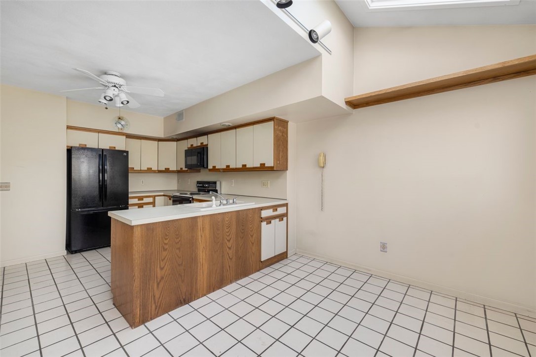 4496 Post Road, Unit 3 Warwick, RI 02818 - Photo 18 of 44 Eat in kitchen