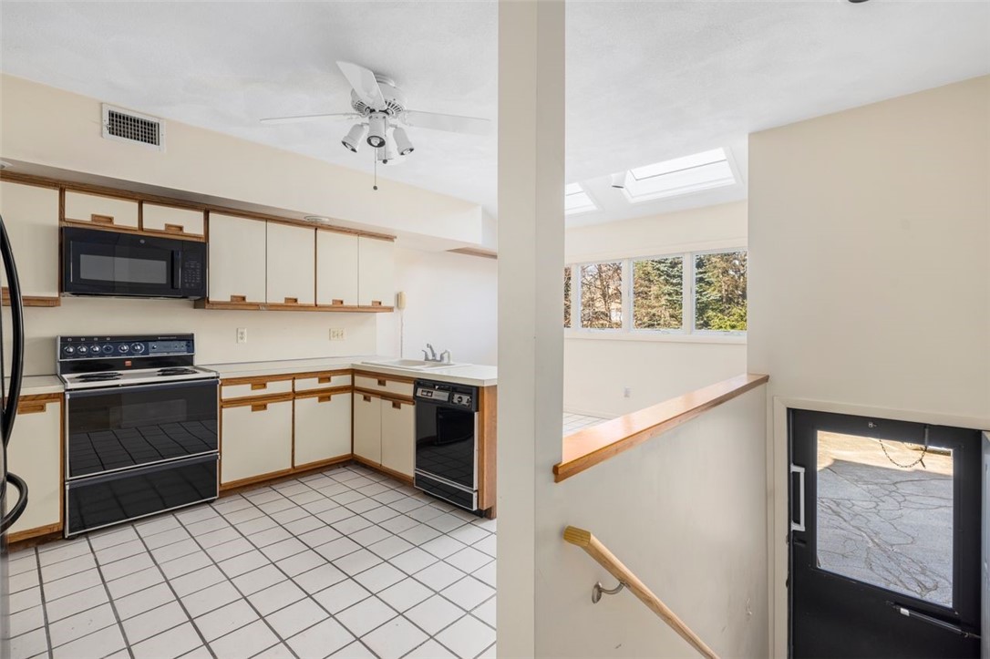 4496 Post Road, Unit 3 Warwick, RI 02818 - Photo 20 of 44 Kitchen