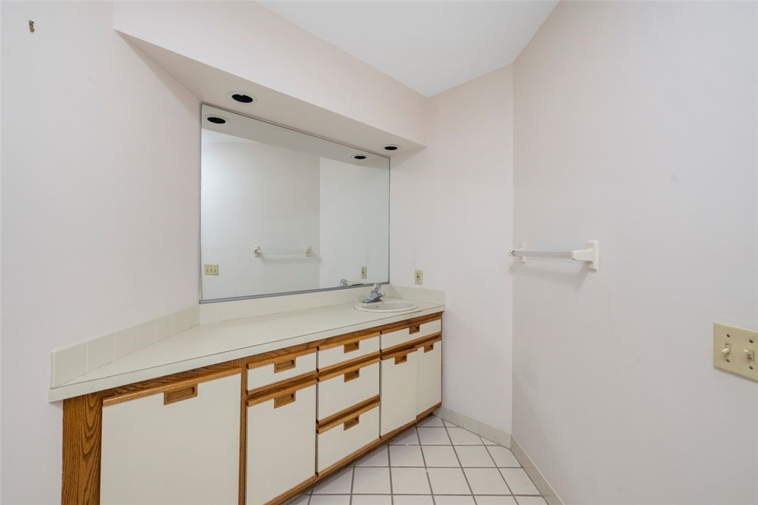 4496 Post Road, Unit 3 Warwick, RI 02818 - Photo 33 of 44 Primary bedrooms
En Suite bath