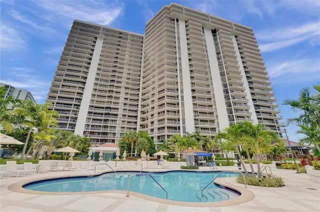 $1,000,000 | 20281 East Country Club Drive, Unit 607, Aventura, FL 33180