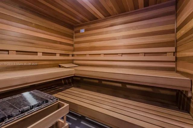 $1,000,000 | 20281 East Country Club Drive, Unit 607, Aventura, FL 33180