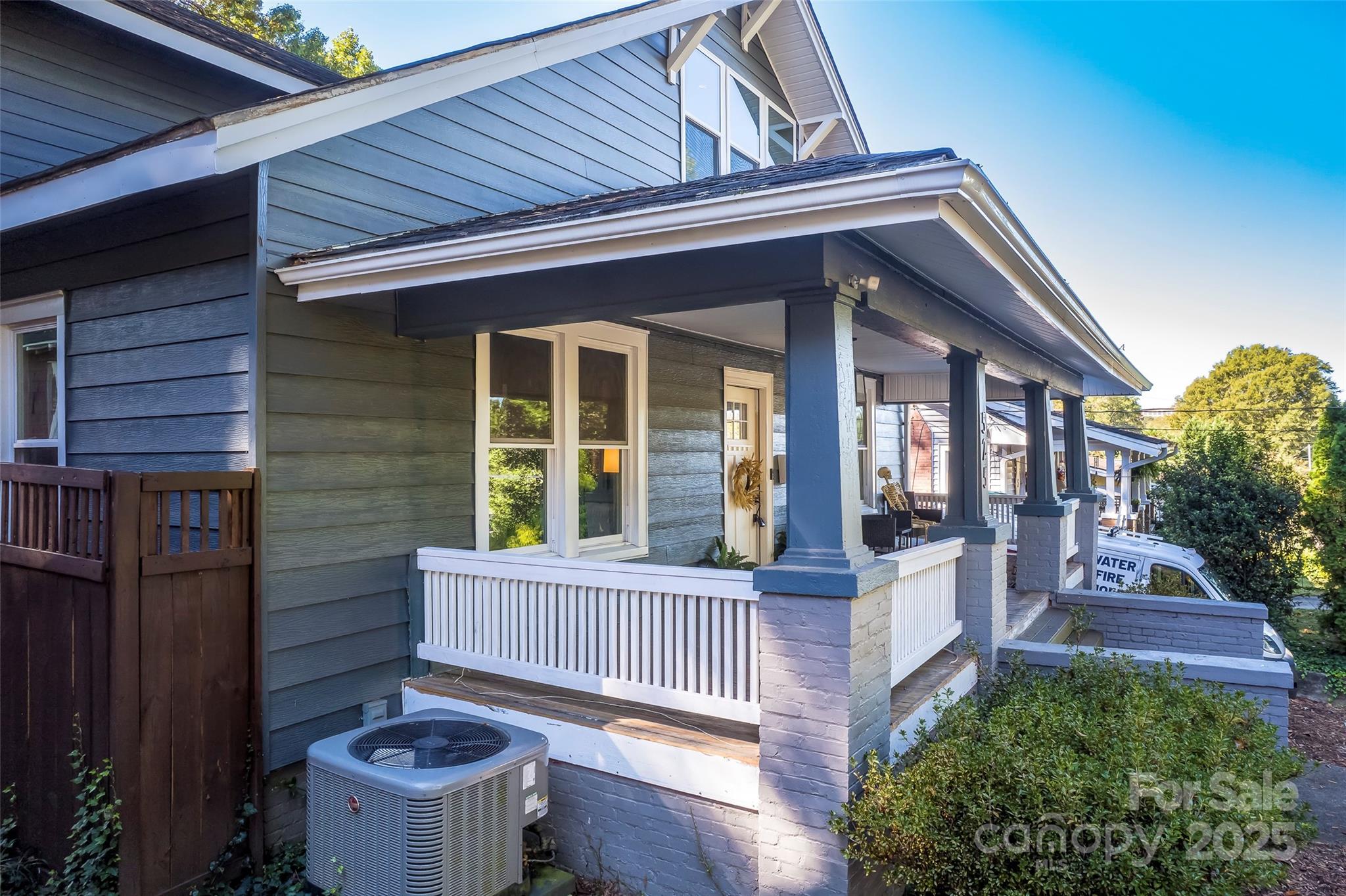 525 West 2nd Avenue Gastonia, NC 28052 - Photo 29 of 39 front view of a house with a small yard