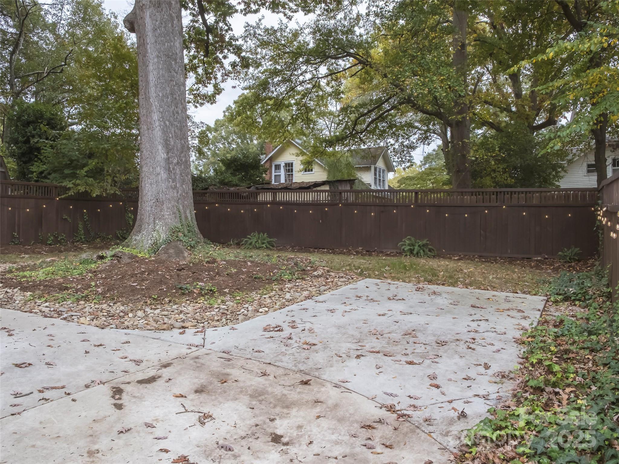 525 West 2nd Avenue Gastonia, NC 28052 - Photo 37 of 39 a view of a backyard of the house
