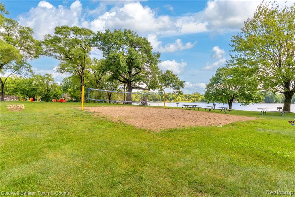 355 Rivard Boulevard Waterford, MI 48327 - Photo 28 of 43