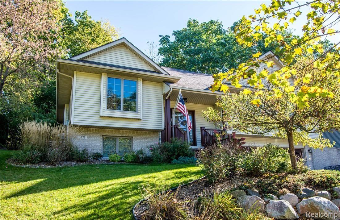 1373 Northern Ridge Drive Brighton, MI 48116 - Photo 3 of 18 2.jpg