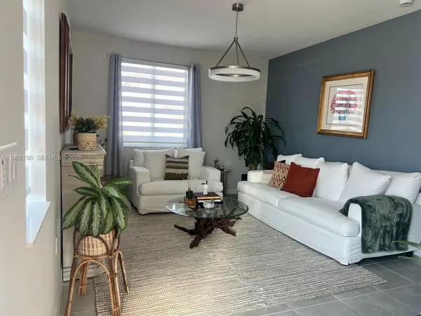 $3,250 | 1487 Southeast 7th Terrace, Homestead, FL 33034