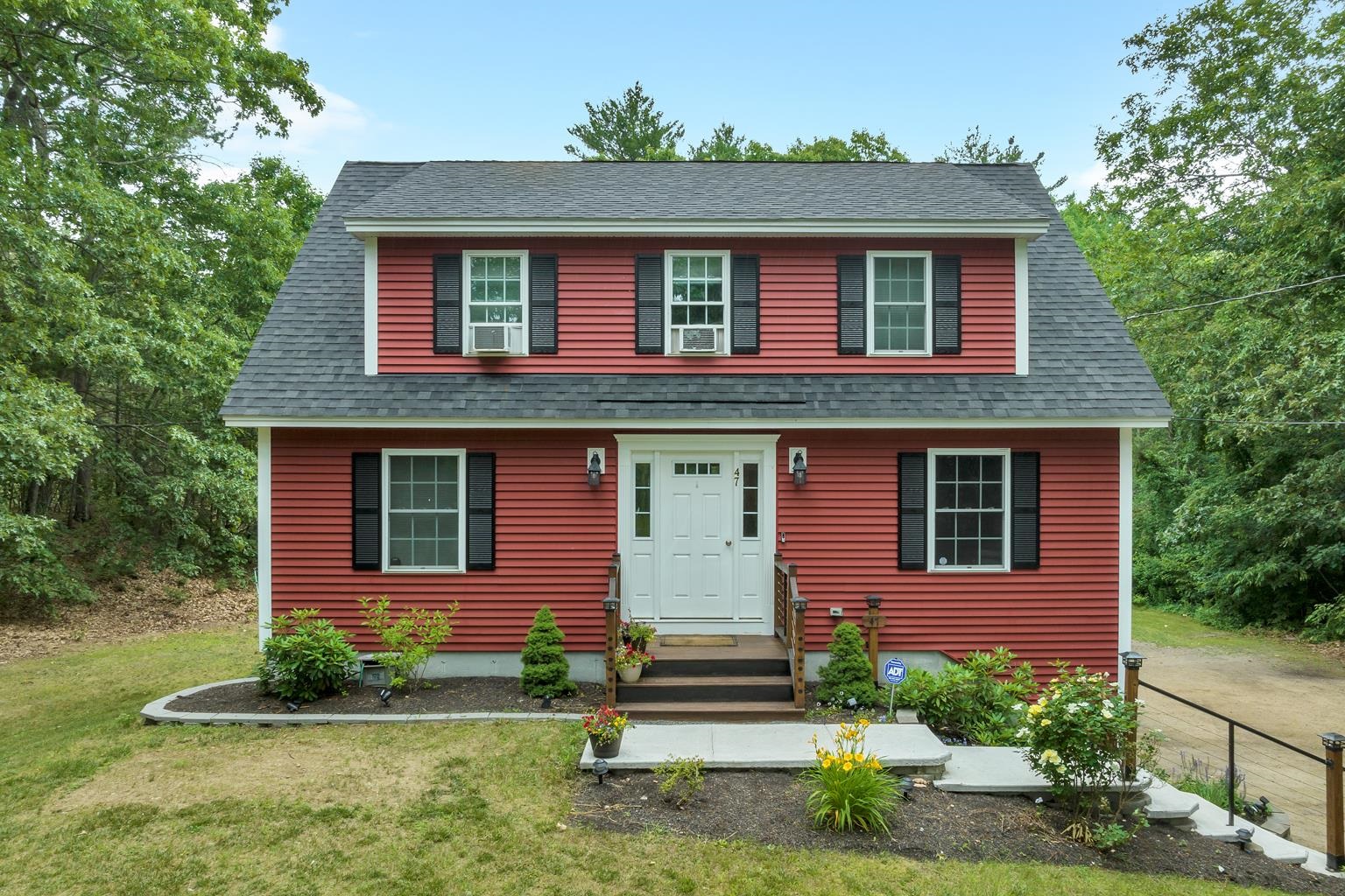 47 Mill Pond Road Epping, NH 03042 - Photo 2 of 40