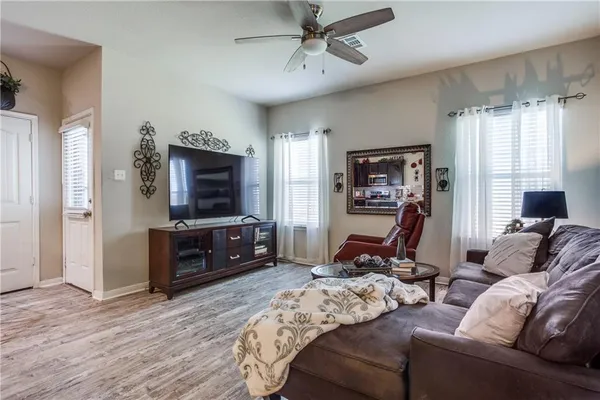 $1,895 | 1072 Gaelic Drive, Georgetown, TX 78626