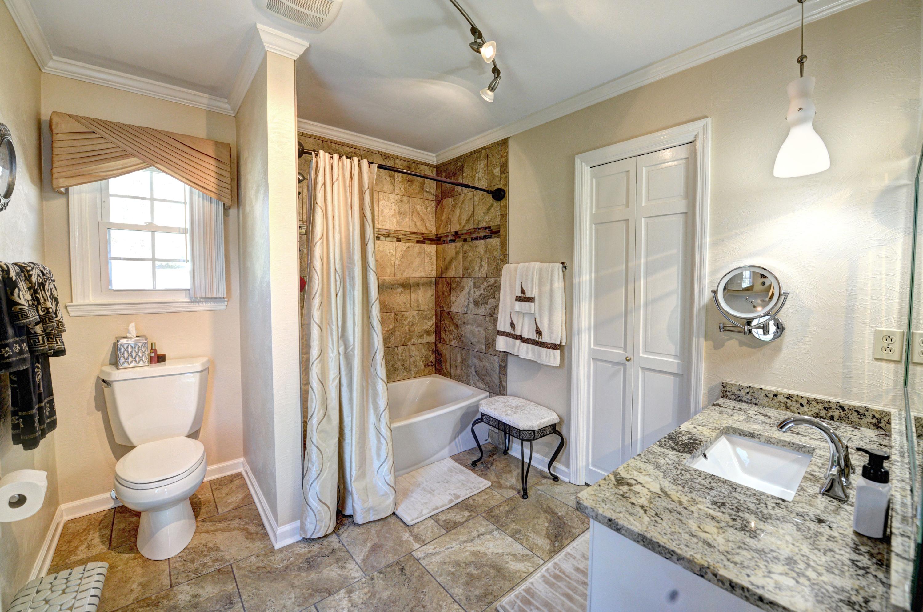 696 Bluff Road Dayton, TN 37321 - Photo 19 of 30 19-696 Bluff Master Bath