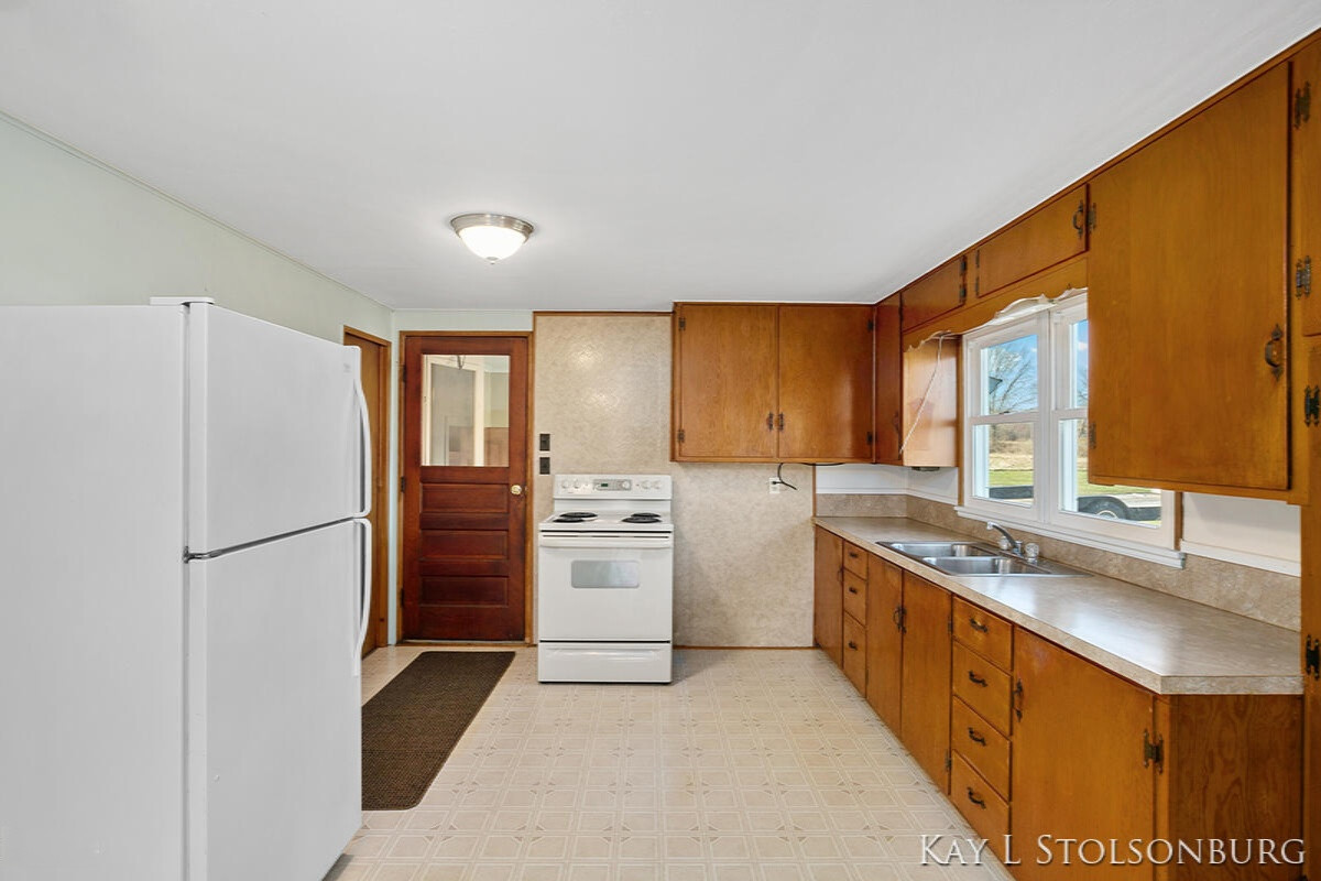 1850 Becker Road Hastings, MI 49058 - Photo 6 of 20 IMG_1007