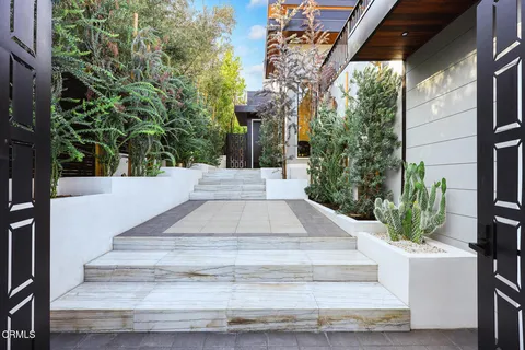 $2,638,000 | 10747 Valleyheart Drive, Studio City, CA 91604