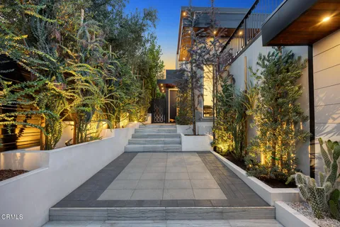 $2,638,000 | 10747 Valleyheart Drive, Studio City, CA 91604