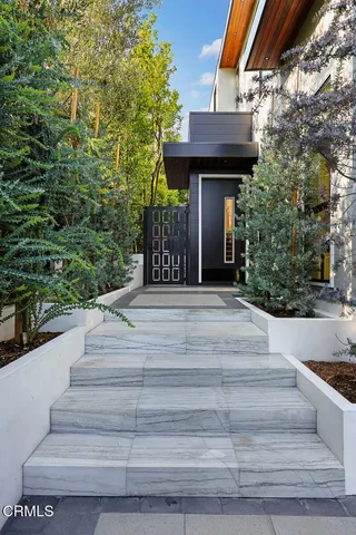 $2,638,000 | 10747 Valleyheart Drive, Studio City, CA 91604