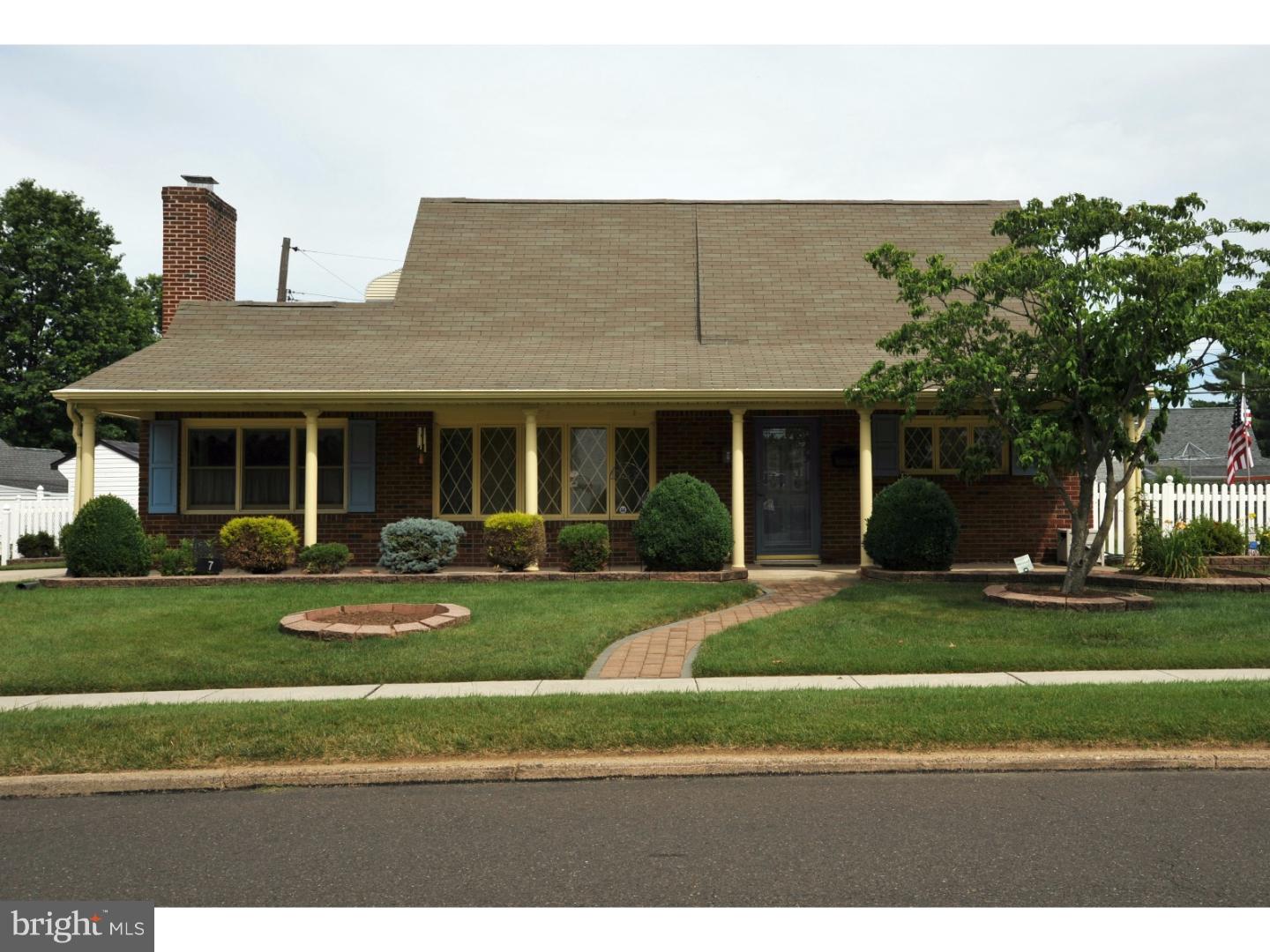 7 Hedge Road Levittown, PA 19056 - Photo 1 of 25 Gallery Image 1