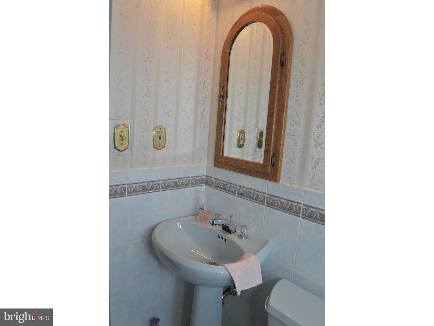 7 Hedge Road Levittown, PA 19056 - Photo 16 of 25 Gallery Image 16