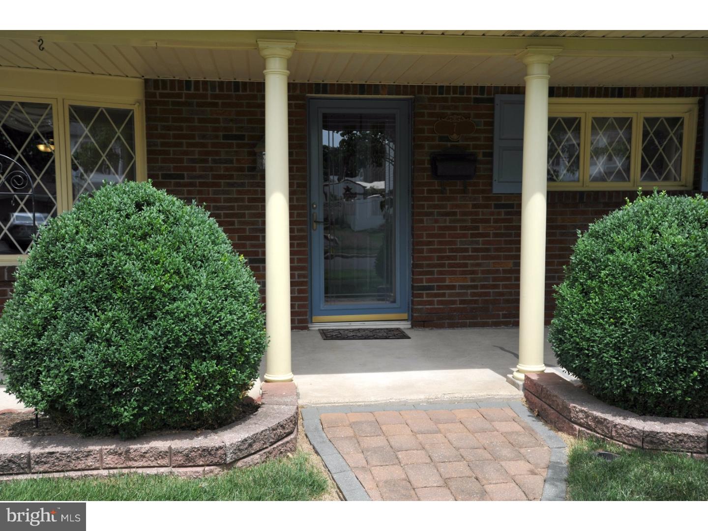 7 Hedge Road Levittown, PA 19056 - Photo 3 of 25 Gallery Image 3