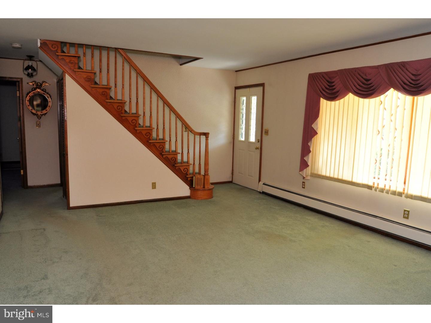 7 Hedge Road Levittown, PA 19056 - Photo 4 of 25 Gallery Image 4