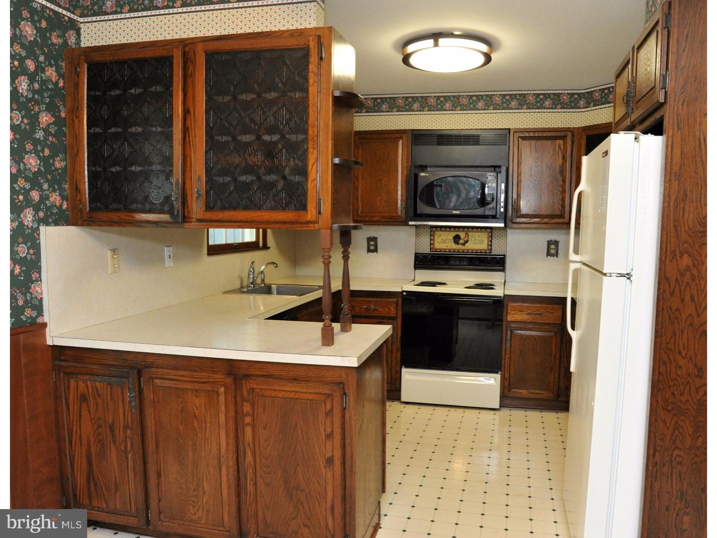 7 Hedge Road Levittown, PA 19056 - Photo 7 of 25 Gallery Image 7