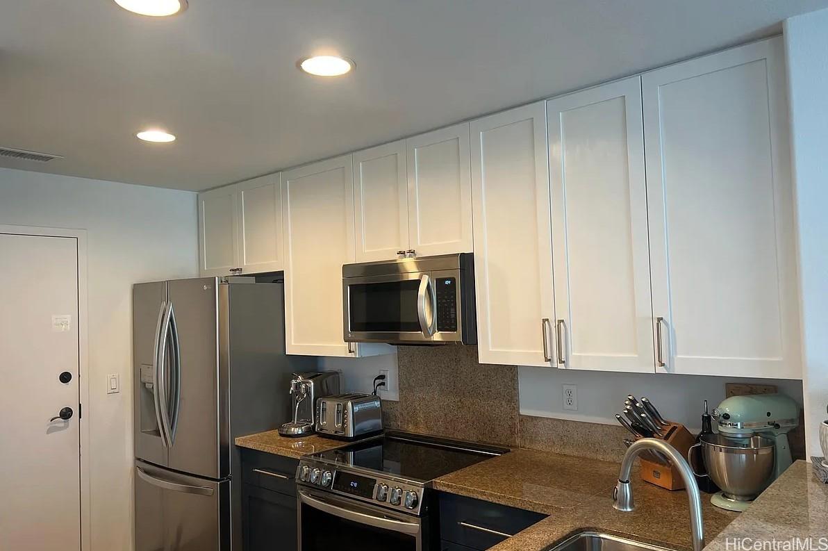 520 Lunalilo Home Road, Unit V3406 Honolulu, HI 96825 - Photo 7 of 18 Kitchen
