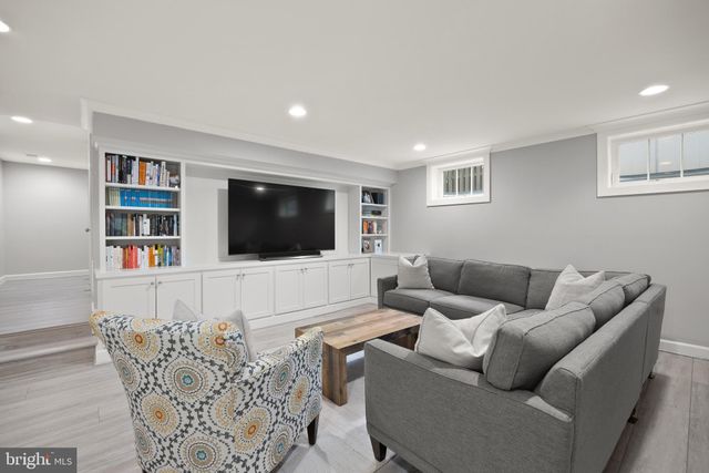 $1,565,000 | 8 East Walnut Street, Alexandria, VA 22301