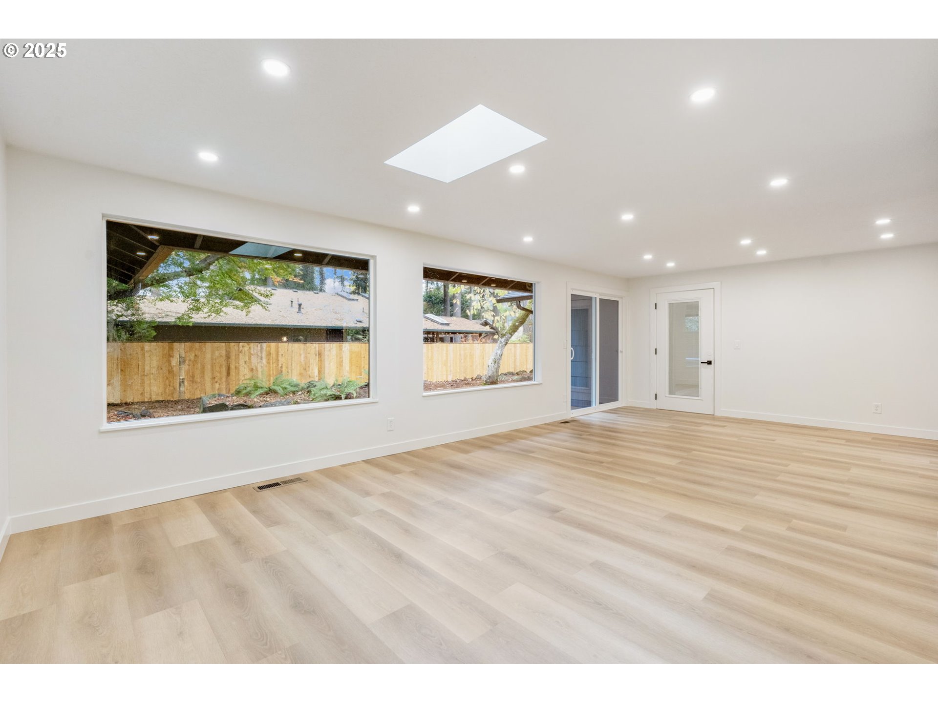 6050 Southwest Fernbrook Street Lake Oswego, OR 97035 - Photo 17 of 48