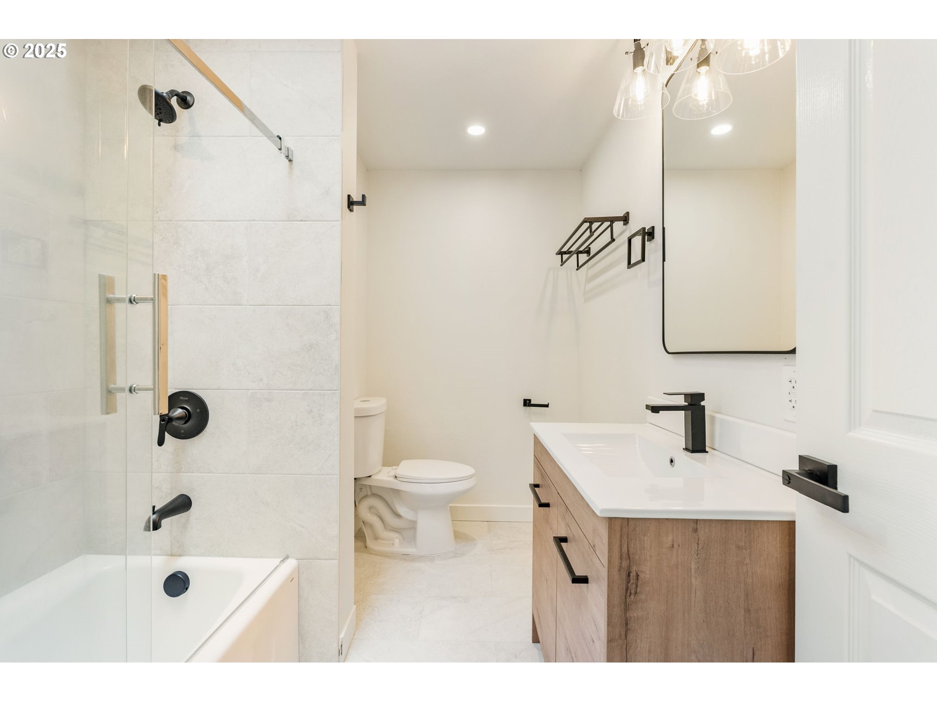 6050 Southwest Fernbrook Street Lake Oswego, OR 97035 - Photo 20 of 48