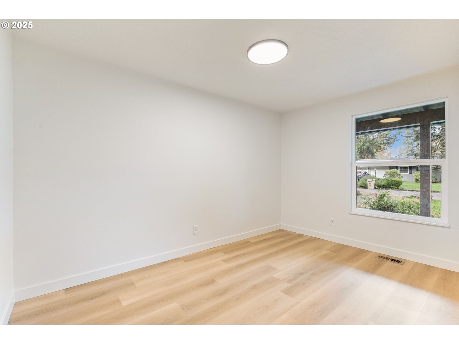 6050 Southwest Fernbrook Street Lake Oswego, OR 97035 - Photo 24 of 48