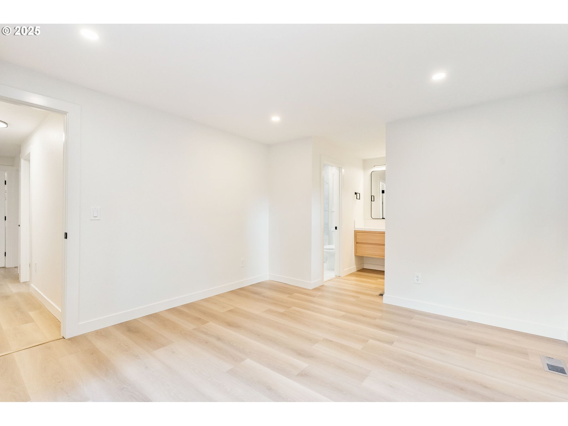 6050 Southwest Fernbrook Street Lake Oswego, OR 97035 - Photo 25 of 48