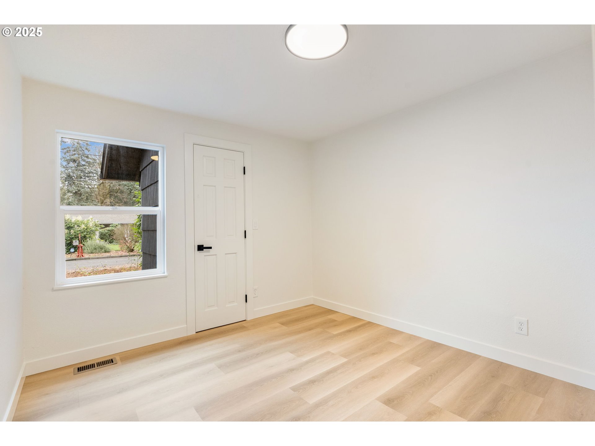 6050 Southwest Fernbrook Street Lake Oswego, OR 97035 - Photo 31 of 48