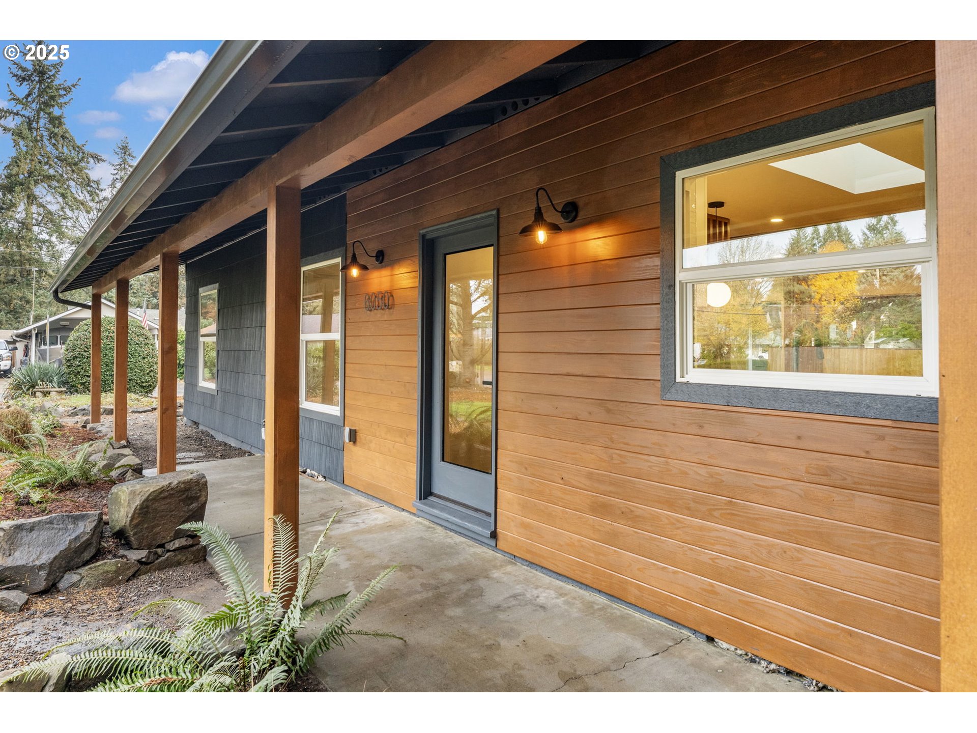 6050 Southwest Fernbrook Street Lake Oswego, OR 97035 - Photo 4 of 48