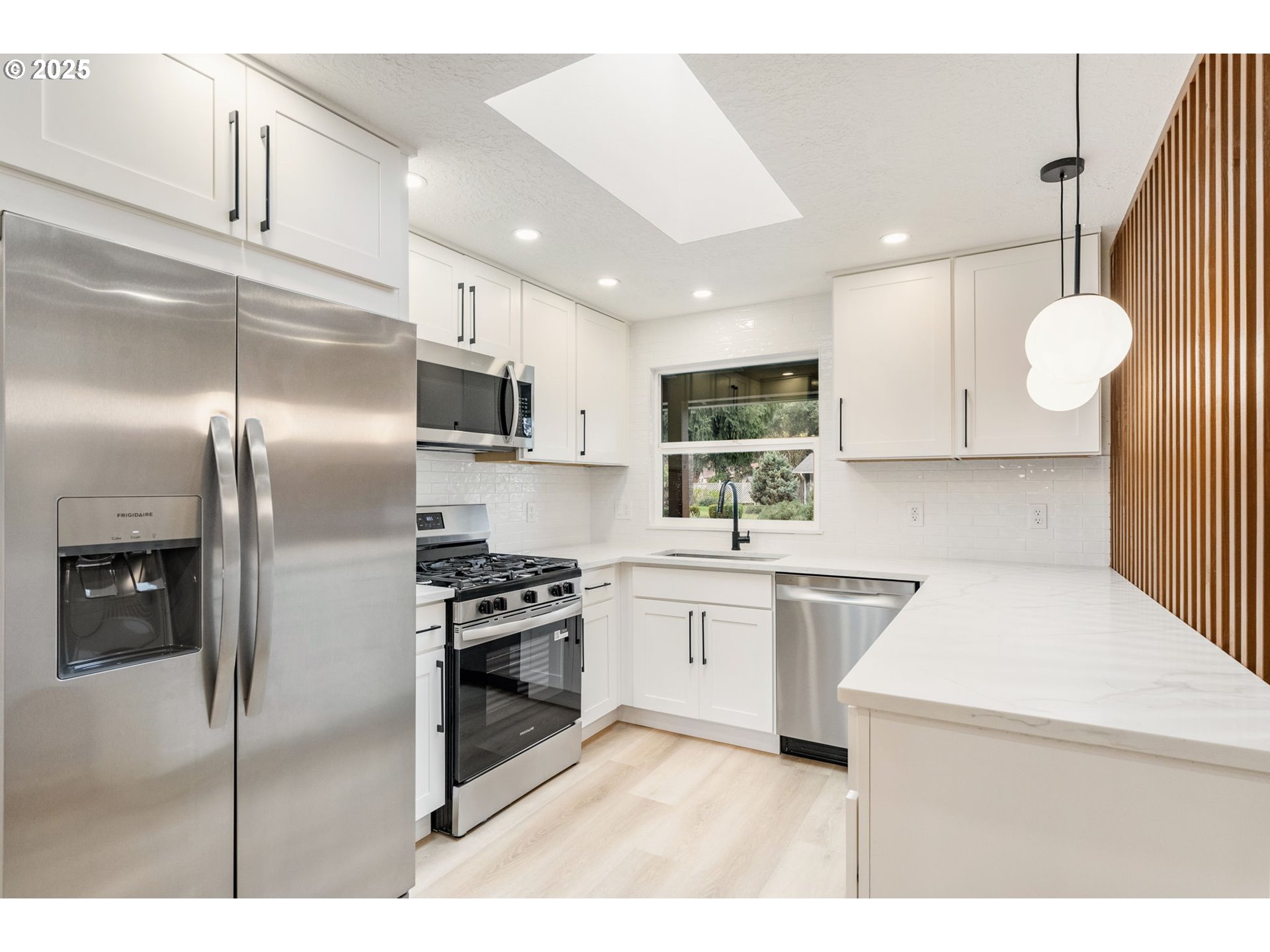 6050 Southwest Fernbrook Street Lake Oswego, OR 97035 - Photo 10 of 48