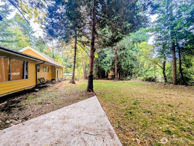 a view of a backyard of the house