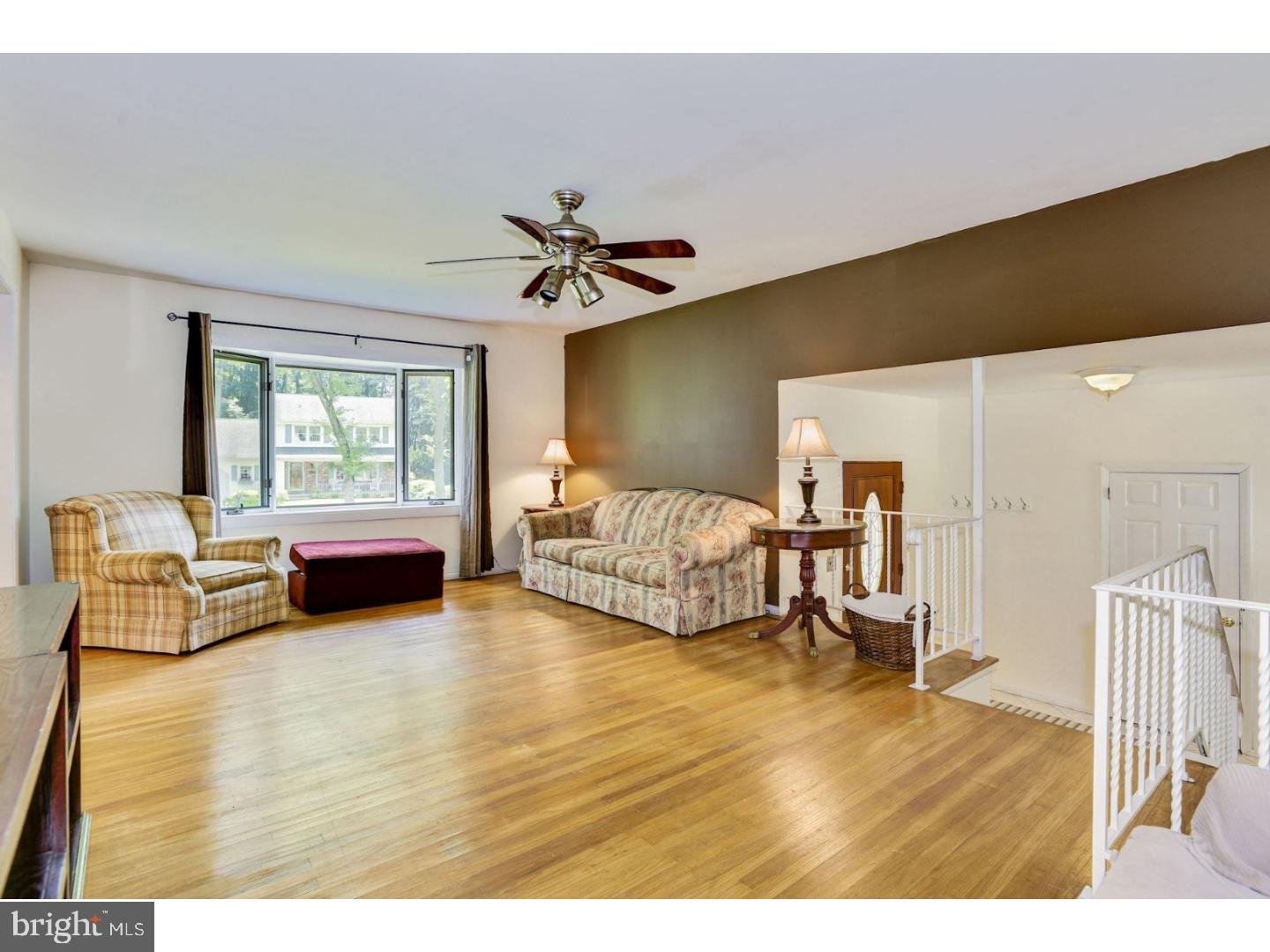 213 Valley Forge Road Cinnaminson, NJ 08077 - Photo 7 of 15 Living Room