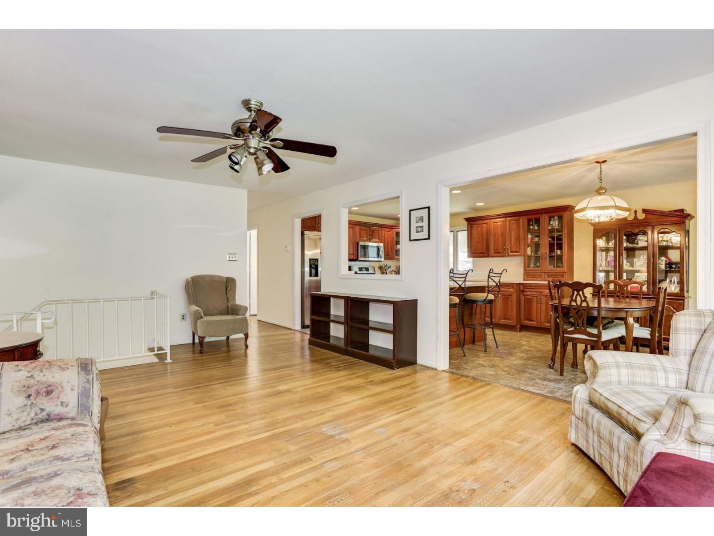 213 Valley Forge Road Cinnaminson, NJ 08077 - Photo 8 of 15 Living Room