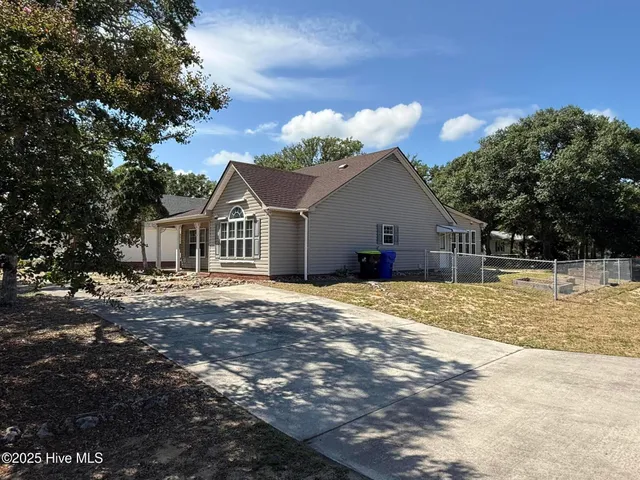 $2,300 | 1308 East Oak Island Drive, Oak Island, NC 28465
