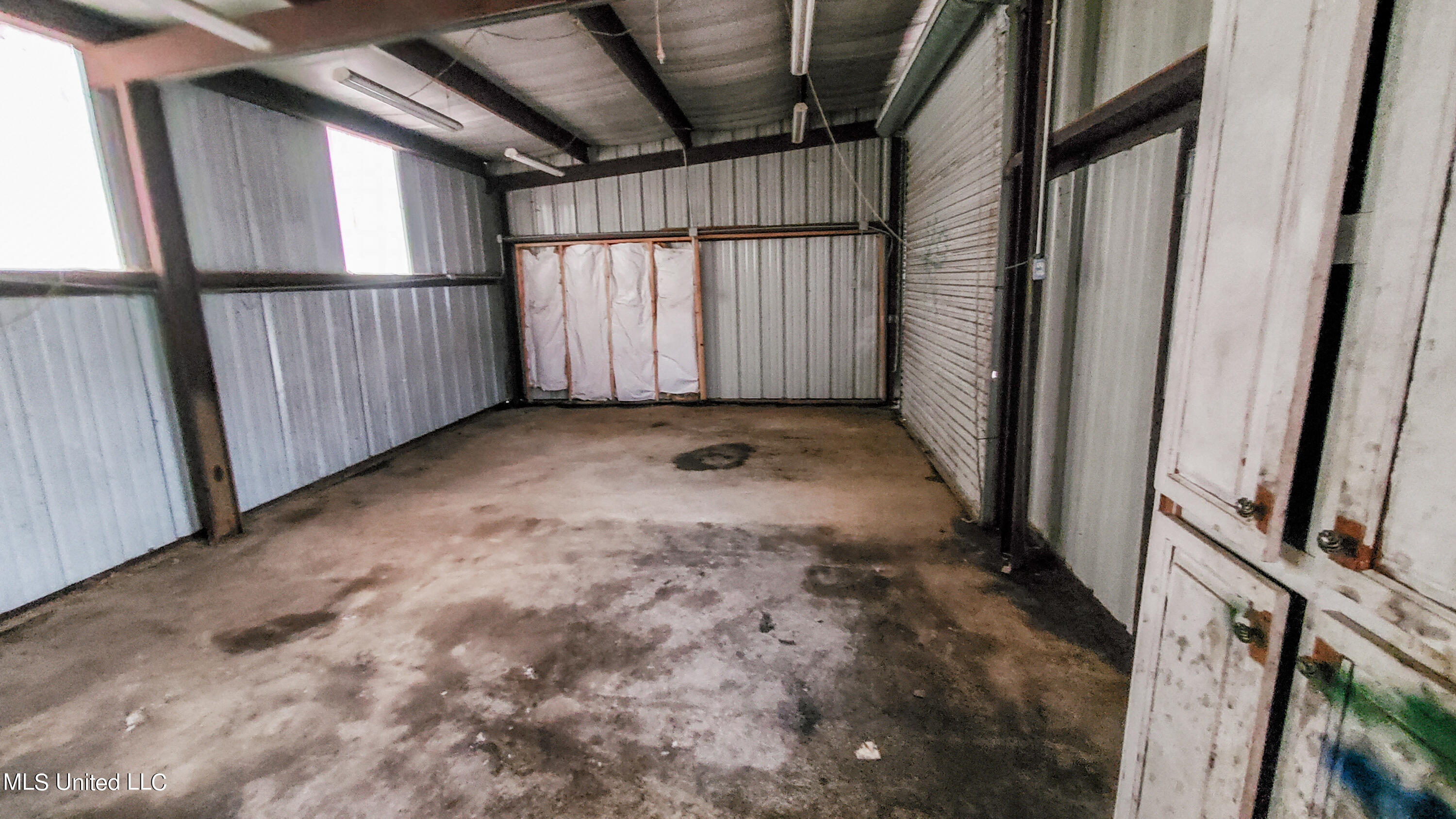 10064 Dummyline Road Batesville, MS 38606 - Photo 4 of 7 4 outbuilding interior