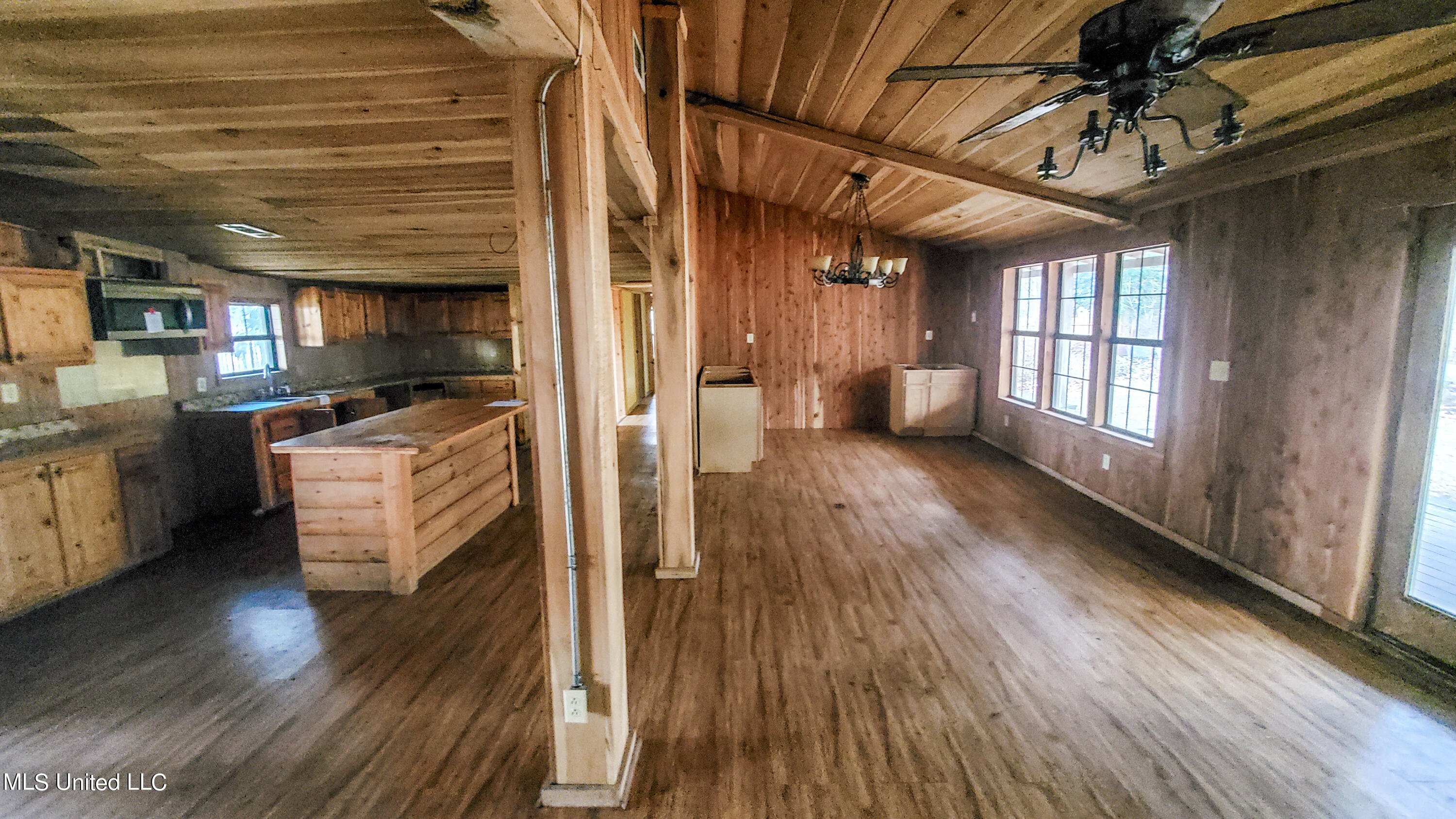10064 Dummyline Road Batesville, MS 38606 - Photo 5 of 7 5 living room kitchen