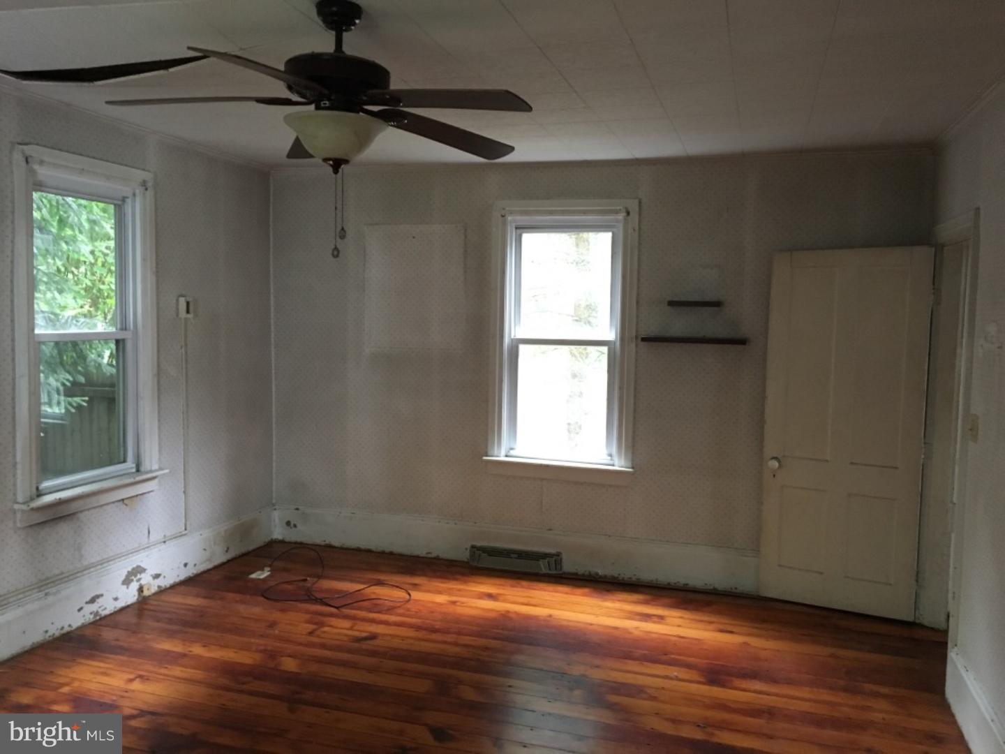 811 Durham Road Riegelsville, PA 18077 - Photo 3 of 17 Living Room