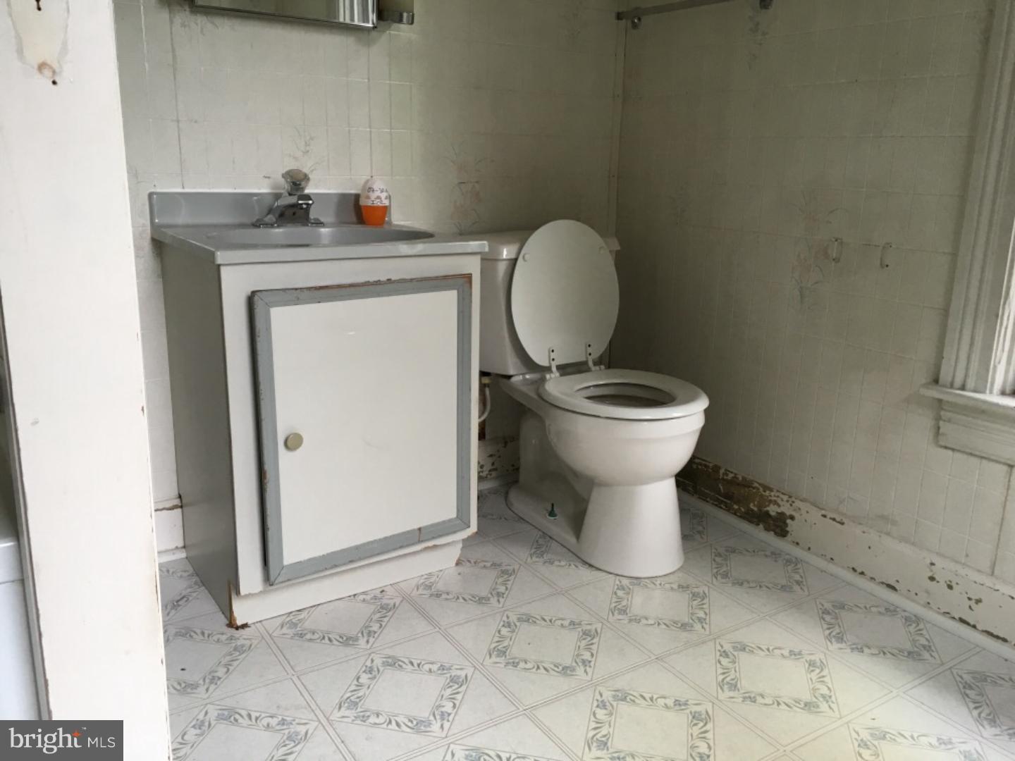 811 Durham Road Riegelsville, PA 18077 - Photo 9 of 17 Bathroom