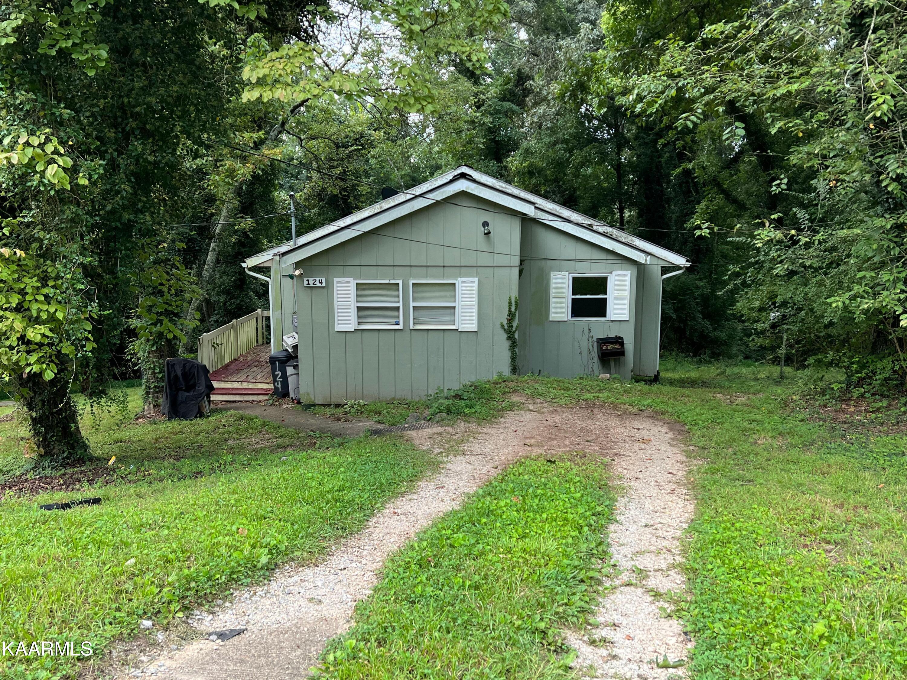124 Jonathan Lane Oak Ridge, TN 37830 - Photo 1 of 10 124 Jonathan Front