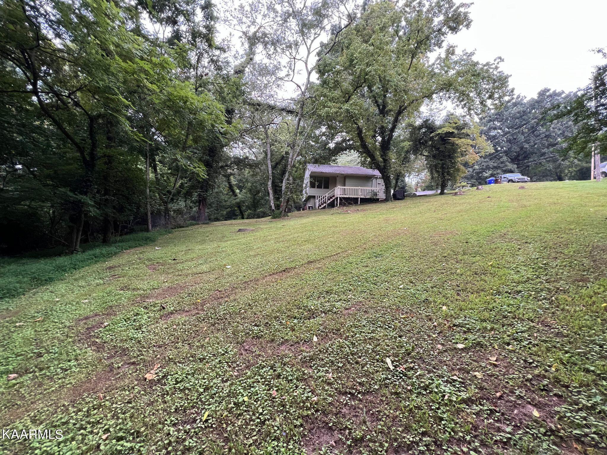 124 Jonathan Lane Oak Ridge, TN 37830 - Photo 4 of 10 corner of lot shot