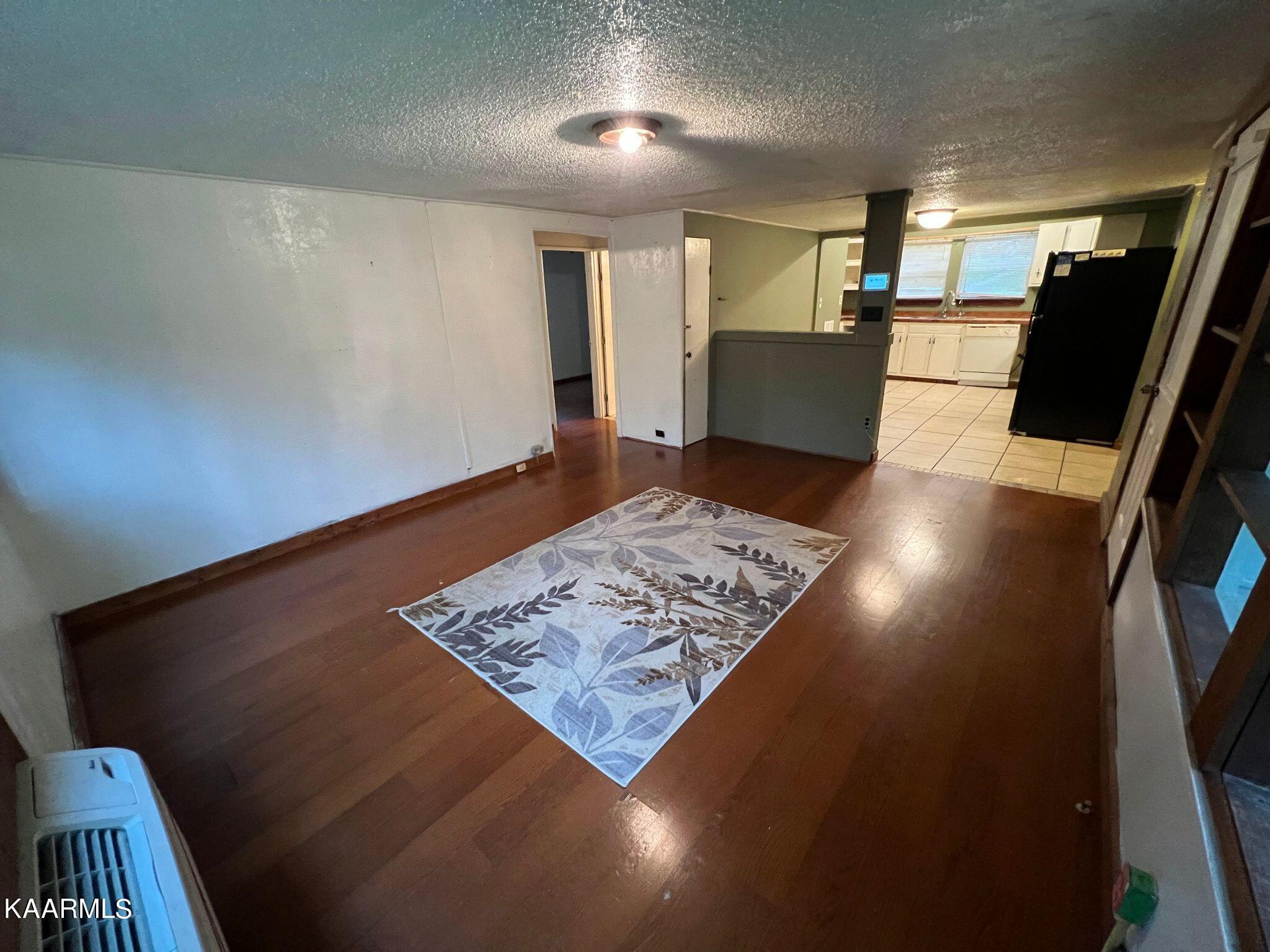 124 Jonathan Lane Oak Ridge, TN 37830 - Photo 7 of 10 Living room