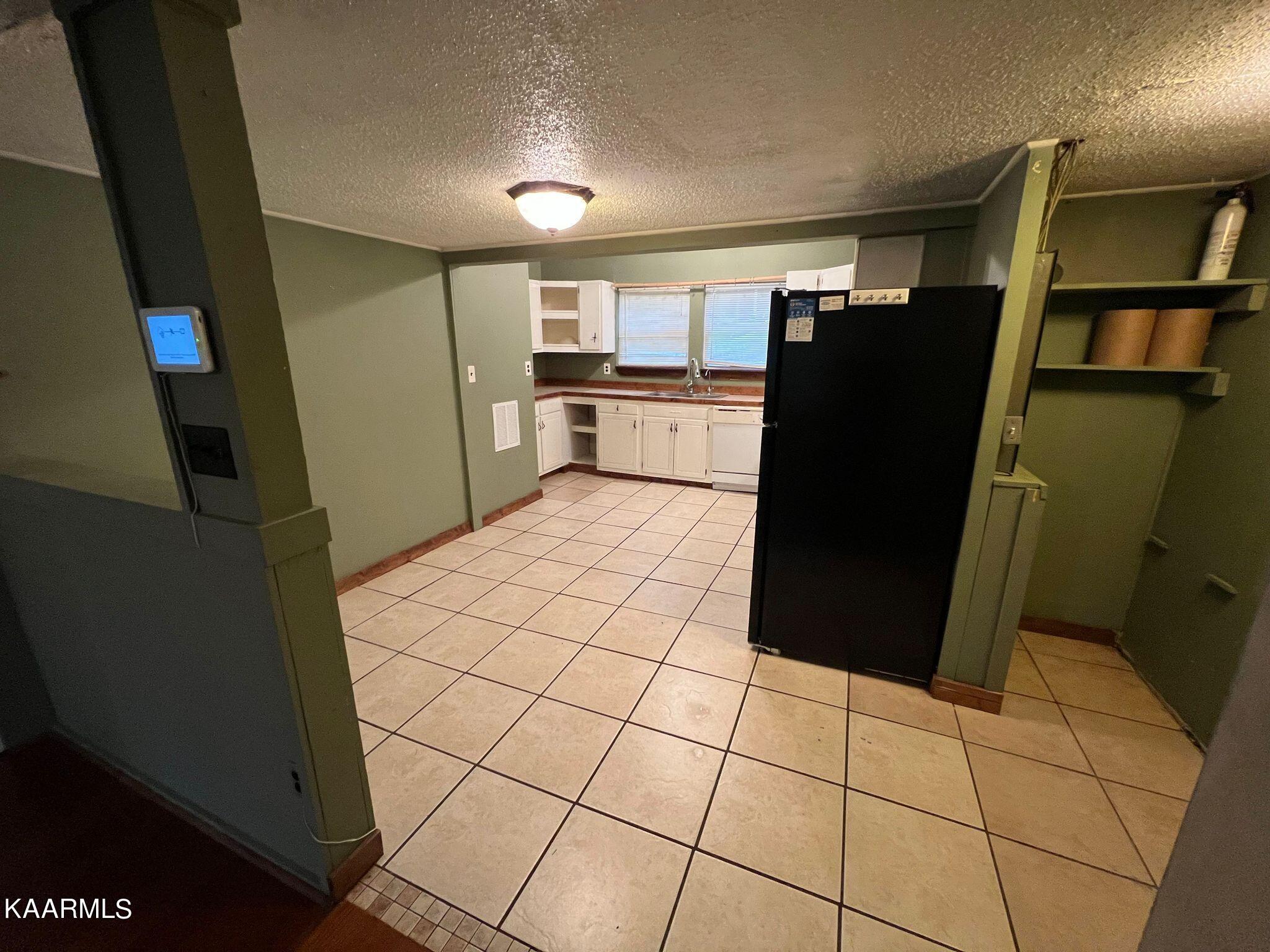 124 Jonathan Lane Oak Ridge, TN 37830 - Photo 8 of 10 Kitchen Entry